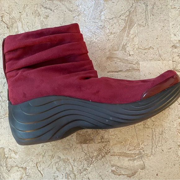 Breeze Ankle Boot Zizzle Casual Comfort Back Zip Cranberry Slouchy Size 8.5 M - Picture 3 of 8